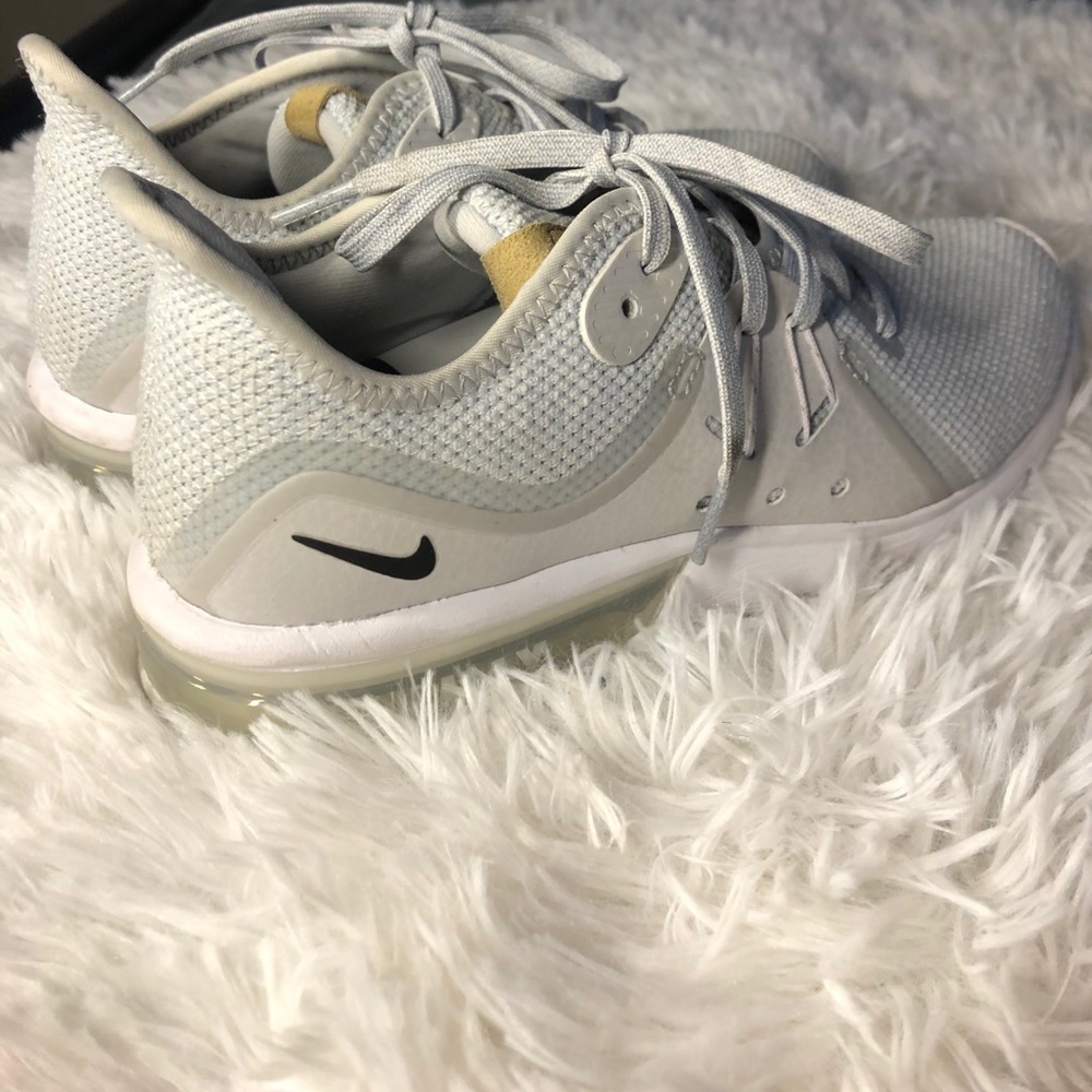 Women’s Nike Air Max Tennis Shoes